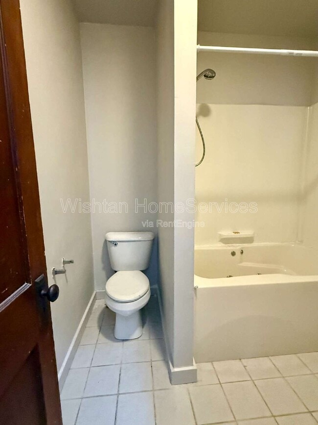 Building Photo - 530 W Orchard Dr