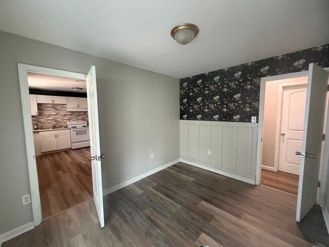 Building Photo - Fully Updated!