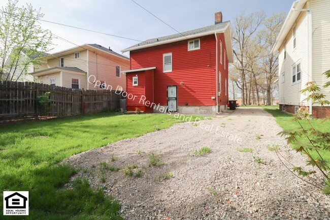 Building Photo - Now available 3 bedroom home