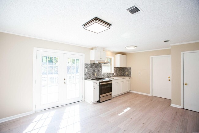 Building Photo - 29 Meadowbrook Dr