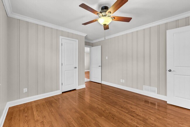 Building Photo - Great Location! Memorial Dr! Beautiful 3 Bedroom 2 Bath Ranch over Unfinished Basement!!