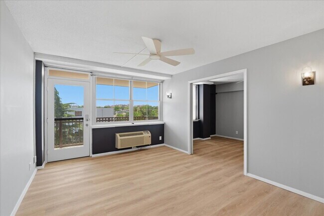 Building Photo - Sophisticated High-Rise Living in Prime Arlington Location