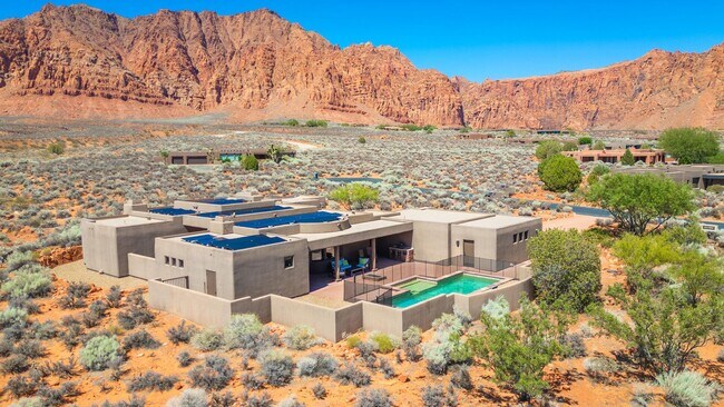Building Photo - Exquisite Custom Home in Prestigious Commu...