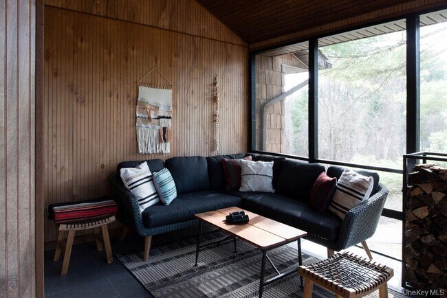 Building Photo - 42 Lake Pleasant Rd