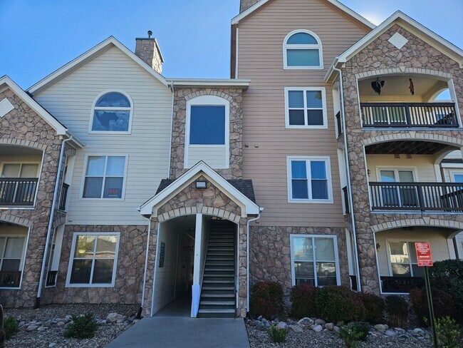 Primary Photo - 2 bed 1.5 bath 2nd floor Condo.