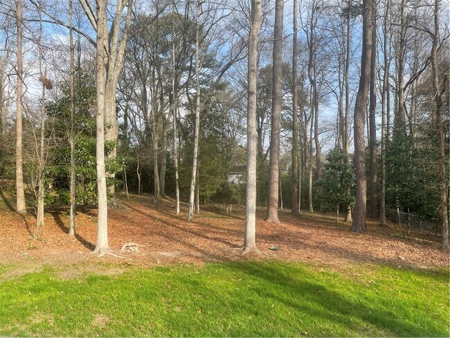 Building Photo - 516 Faith St