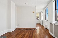 Building Photo - 921 Christian St