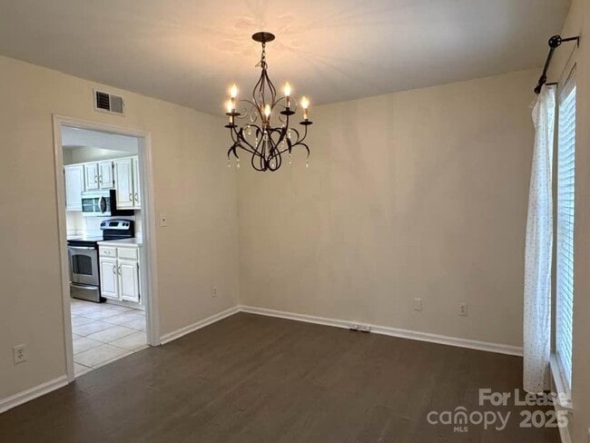 Building Photo - 9037 Castlebay Dr
