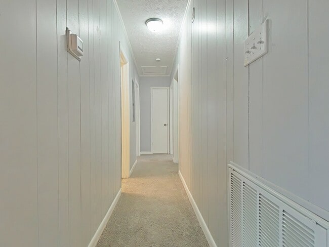 Building Photo - 6841 Radial Dr