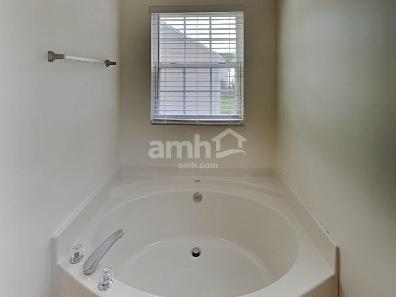 Building Photo - 1327 Arbor Greene Dr