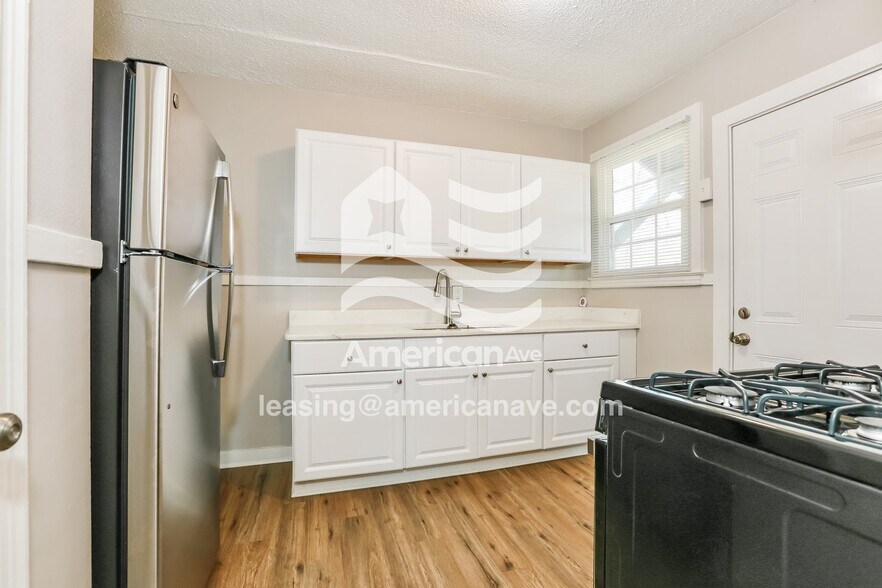 Building Photo - 5004 W 31st St