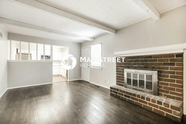 Building Photo - 4 Bedroom Pet-Friendly Home in Independence, MO with Main Street Renewal