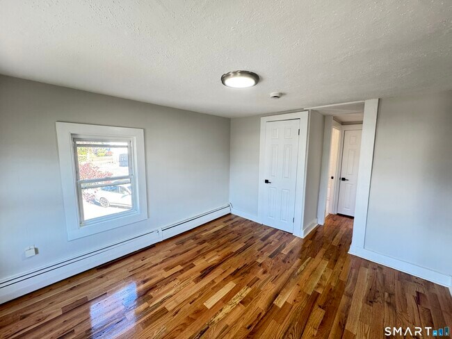 Building Photo - 137 Middletown Ave