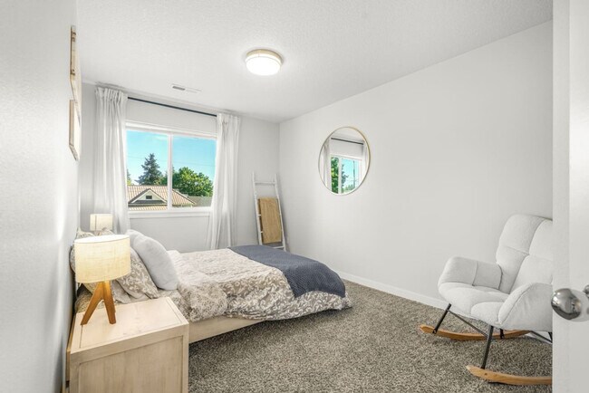 Building Photo - 2702 E 33rd St