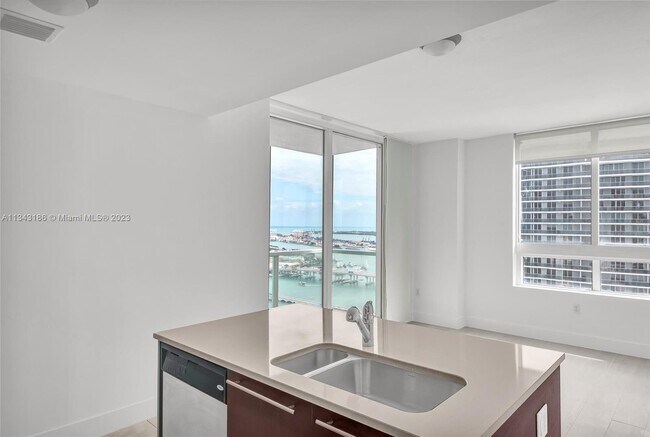 Building Photo - 1900 N Bayshore Dr