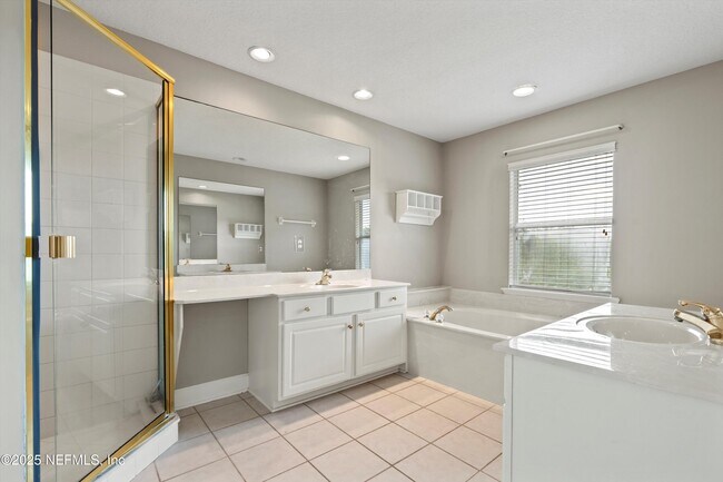 Building Photo - 7610 Sentry Oak Cir E