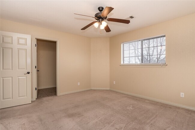Building Photo - 4040 Glenstone Terrace