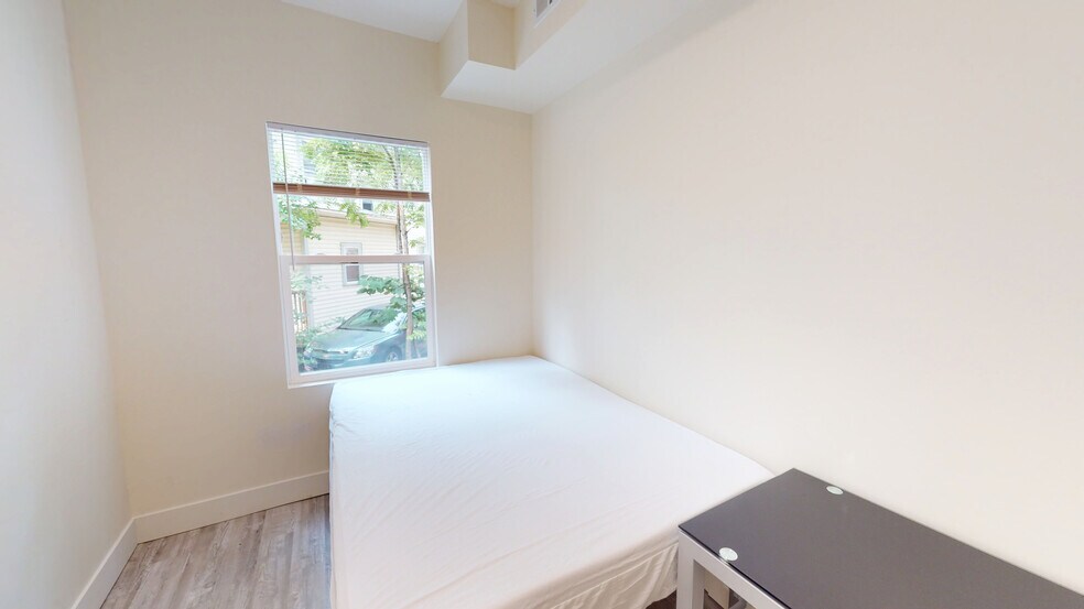 Unit 2 - 1214 Washtenaw Ct