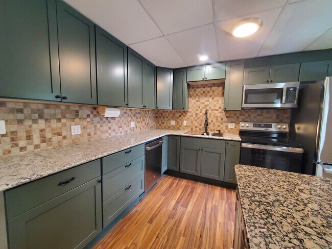 Building Photo - 526 Canaan St