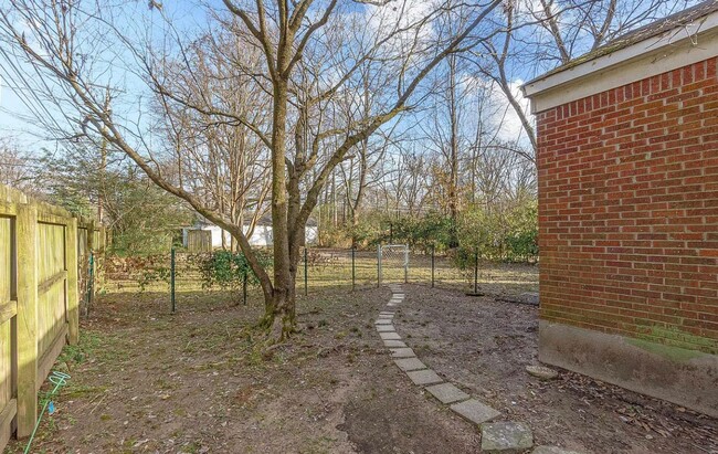 Building Photo - 3 bed, 1 bath near the University of Memphis