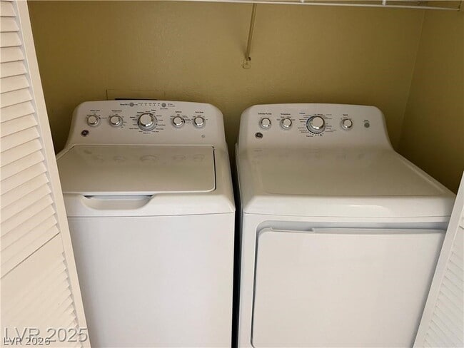 Building Photo - 1150 N Buffalo Dr