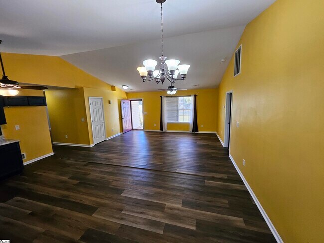 Building Photo - 132 Falcon Ridge Dr