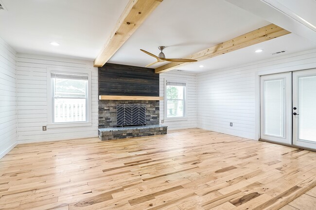 Building Photo - 2129 Agecroft Rd