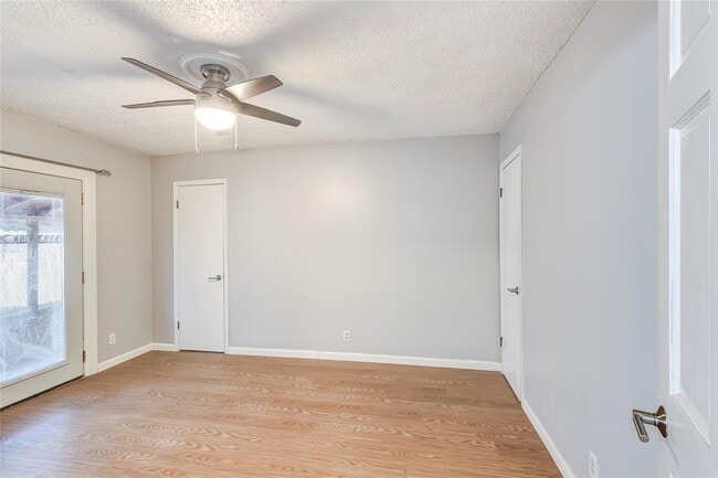 Building Photo - 1204 Woodfield Dr