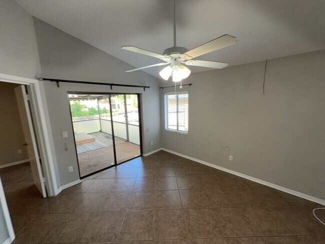 Building Photo - 2201 Grasmere Dr