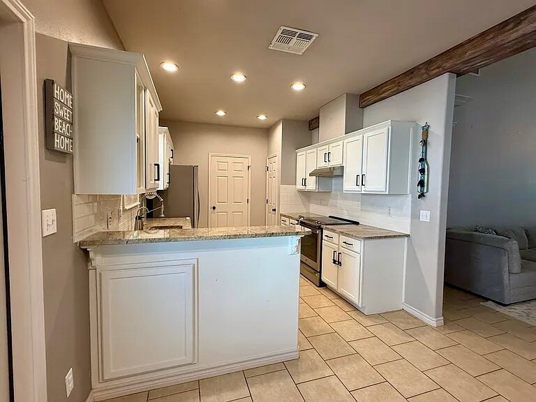 Building Photo - 15637 Palmira Ave