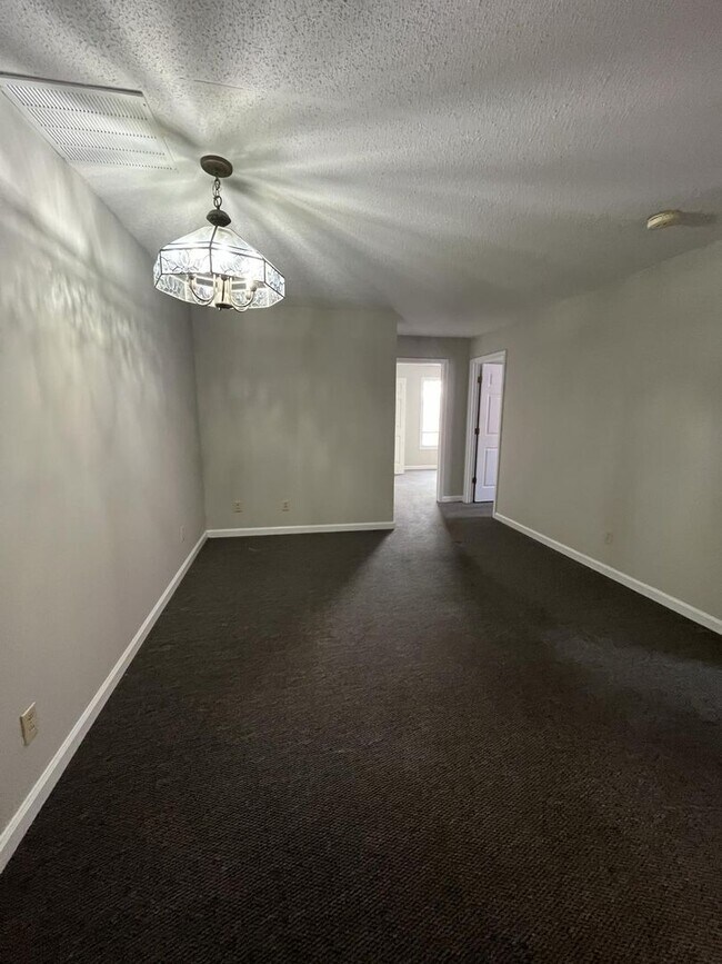 Building Photo - 3 bedroom, 1 bathroom unit in Wilmore- located on Asbury's campus!