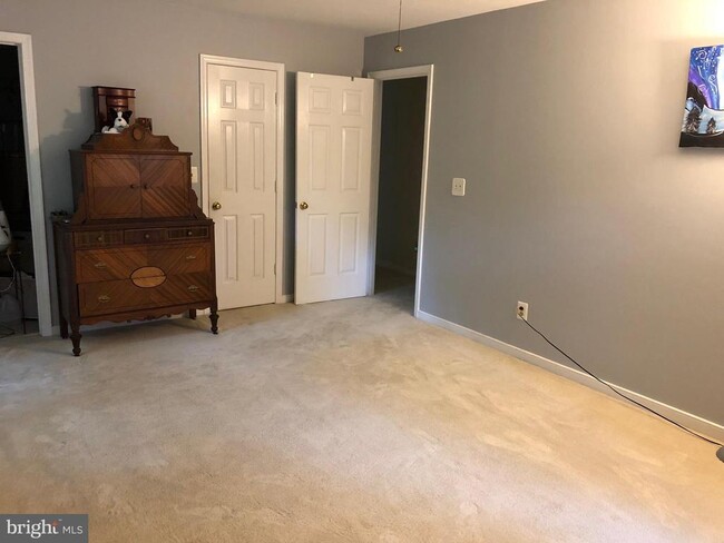 Building Photo - 2002 Admiral Dr