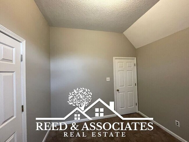 Building Photo - 3 Bedroom in Oakland!