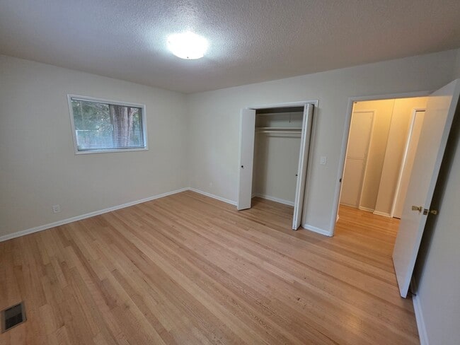 Building Photo - LOCATION! Immaculate 2 Bedroom Apartment S...