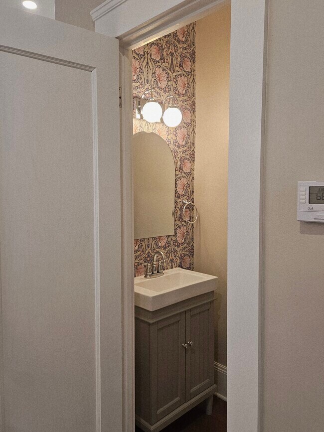 Building Photo - 9715 Clifton Blvd