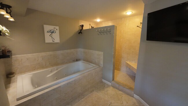 Building Photo - Beautifully remodeled 3 bedroom, 2 bathroom single family in South Nashua