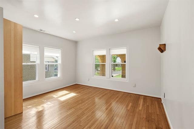 Building Photo - 825 Thomasson Dr