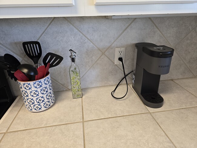 Keurig - 801 Luther St W