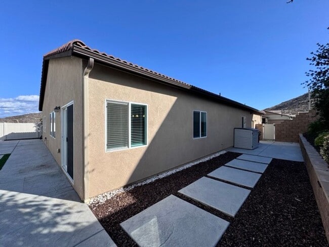 Building Photo - Stunning 2021 built 4 bedroom home for LEA...
