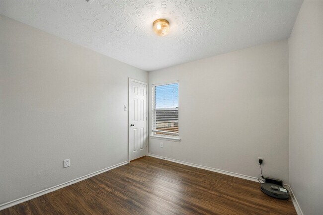 Building Photo - 18401 Sunrise Oaks Ct