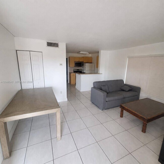Building Photo - 7151 Miami Lakes Dr