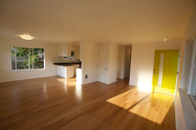 Building Photo - #244-5110 SE 41st Ave