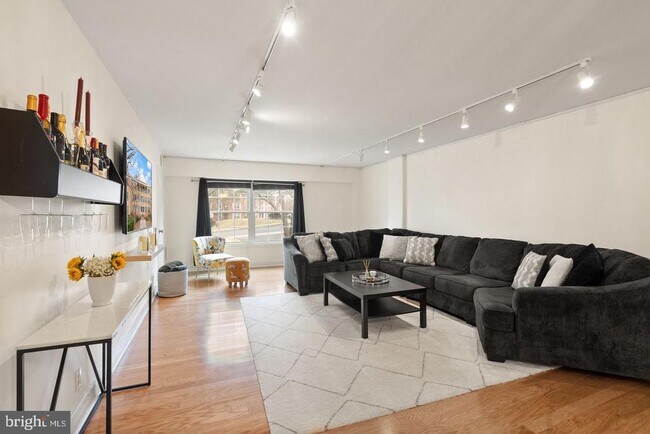 Building Photo - 7651 Tremayne Pl