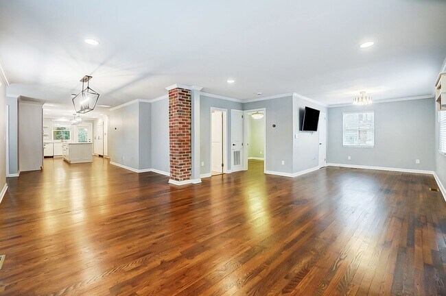 Building Photo - Beautiful Remodeled  Home in Historic Wilmore.
