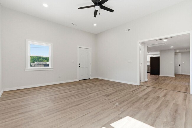 Building Photo - 3 bed 2 bath rental home
