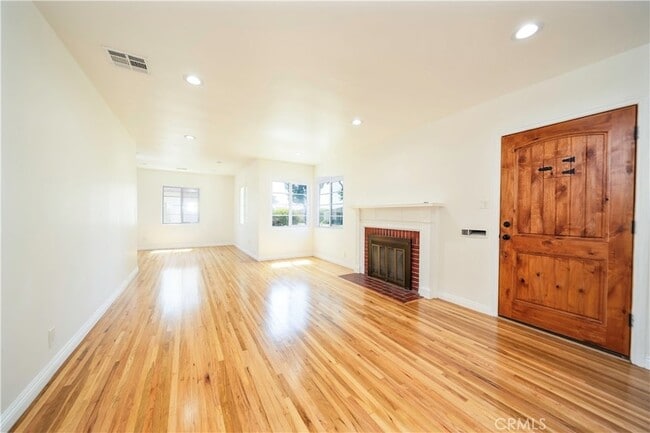 Building Photo - 1217 Camelia Dr