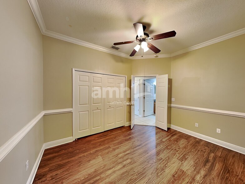 Building Photo - 883 Moonluster Dr