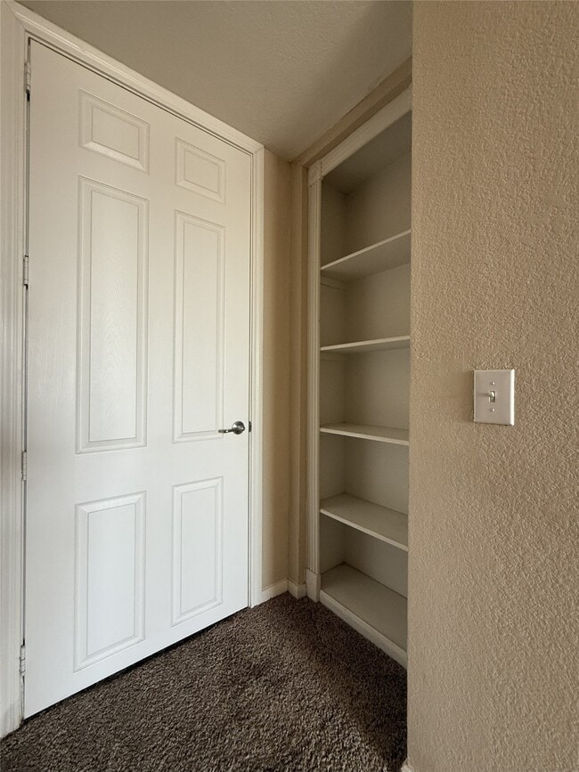 Building Photo - 7575 Kirby Dr