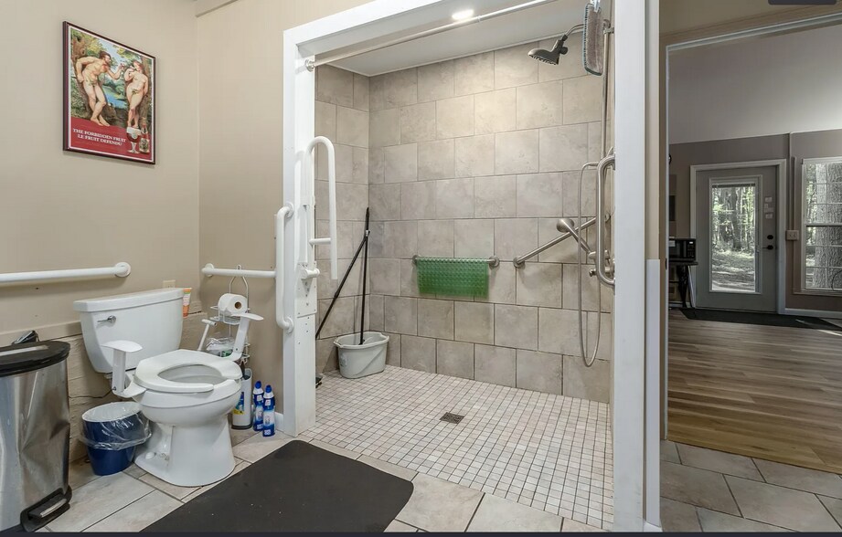 Building Photo - 5884 E P Ave