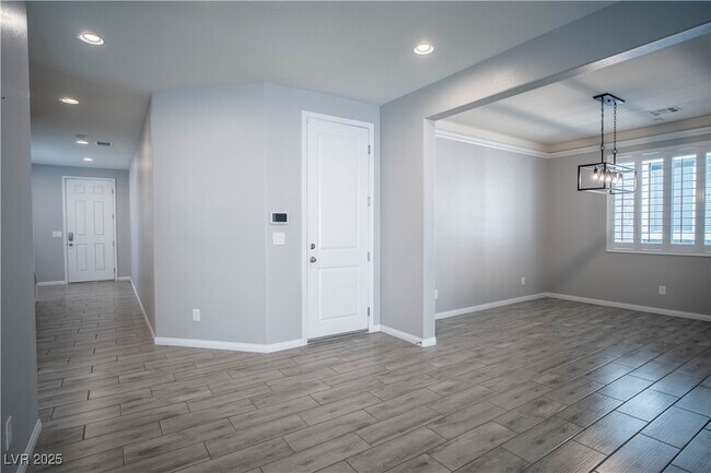 Building Photo - 7456 Tinley Crk Ave